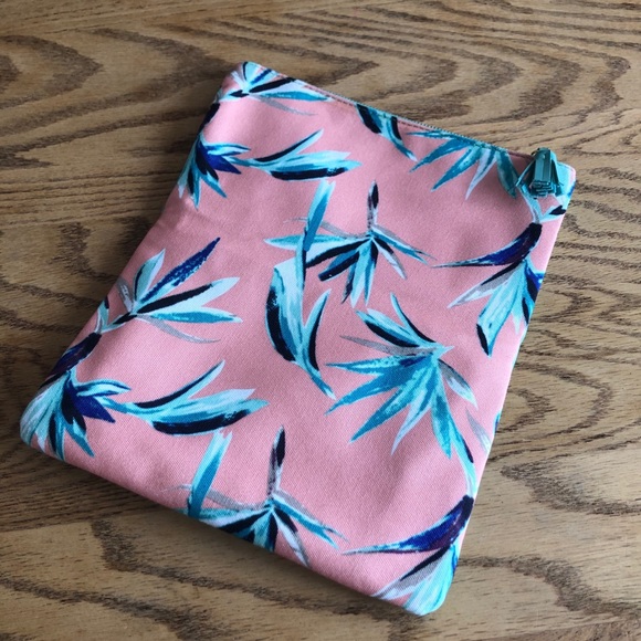 Summer Clutch - Picture 2 of 4